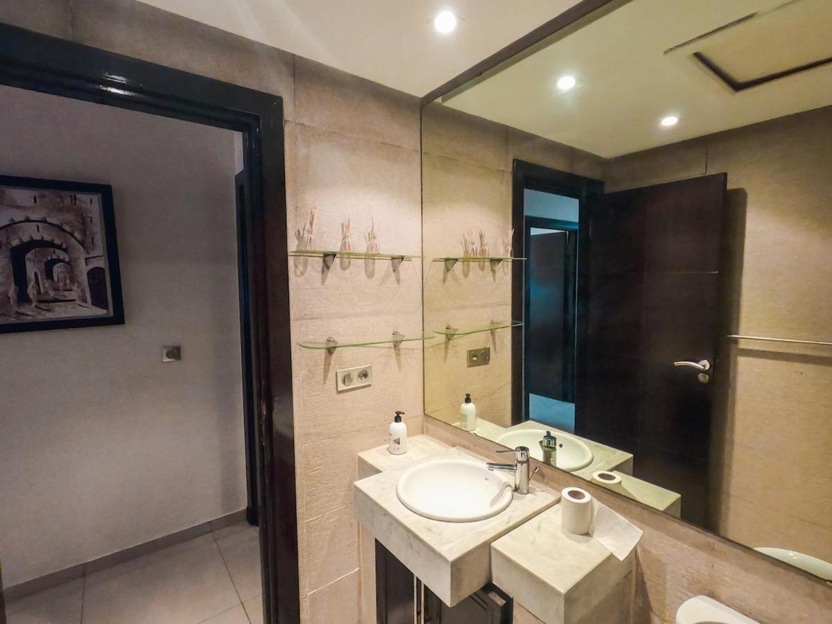 Luxury And Comfort-chic Apartment